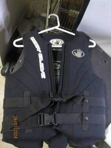mens 40 to 42 body glove life jacket