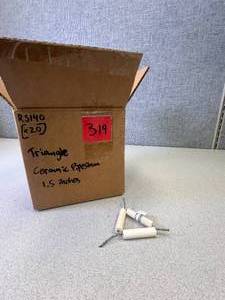 lot 6 image: 20 - Ceramic Pipestem Triangle