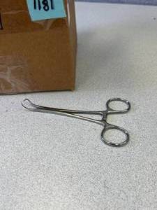 lot 10 image: 24 - Backhaus Towel Clamps
