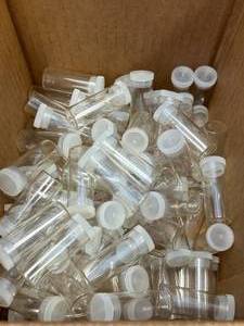 lot 21 image: 89 - 3 Dram Snap Cap Vials 21x50mm