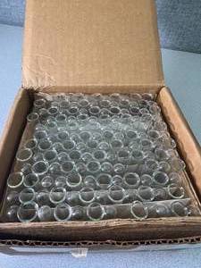 lot 32 image: 72 - Test Tubes With Lip 100 x 13mm