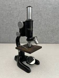 lot 89 image: Vintage Collectable Bausch & Lomb Optical Microscope 4S3554 10x  43x