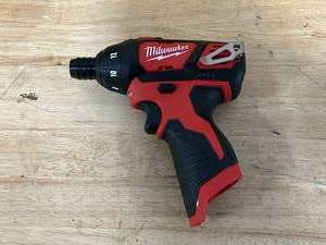 lot 116 image: MILWAUKEE M12 12V Lithium-Ion Cordless 14 in. Hex Screwdriver (Tool-Only) (retails for $79)