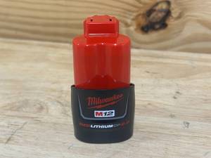 lot 157 image: MILWAUKEE M12 2.0Ah Battery