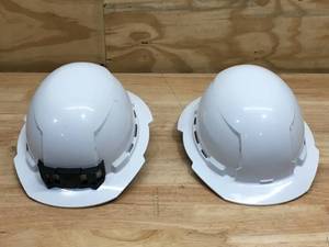 lot 101 image: Lot of 2 - Milwaukee Hard Hats Model # 50-73-1235