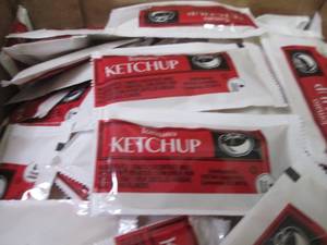 lot 85 image: 2- 200ct Boxes Vistar Ketchup Packe...