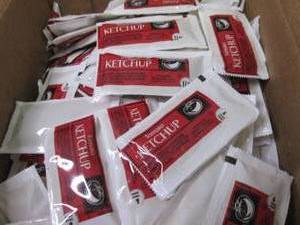 lot 88 image: 2- 200ct Boxes Vistar Ketchup Packe...