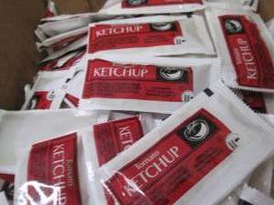 lot 90 image: 2- 200ct Boxes Vistar Ketchup Packe...