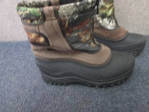 lot 215 image: Size 4 Itasca Boots...