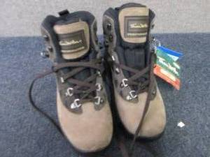 lot 216 image: Size 6.5 Thom McAn Boots...
