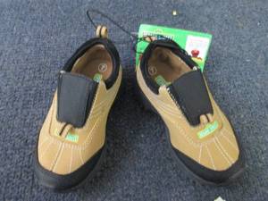 lot 218 image: Size 7 Sesame Street Shoes...