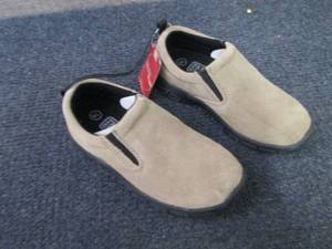 lot 219 image: Size 9.5 Faded Glory Shoes...