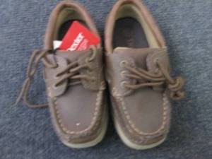 lot 220 image: Size 10.5 Dexter Shoes...