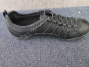 lot 222 image: Size 6 Fitness Sport Shoes...