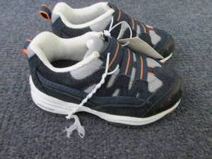 lot 223 image: Size 5.5 Prospirit Shoes...