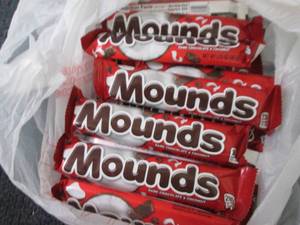 lot 378 image: 12- 1.75 oz Mounds Dark Chocolate B...