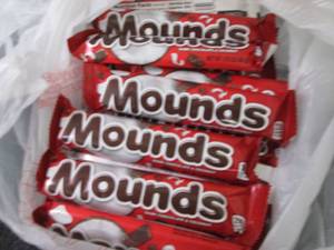 lot 380 image: 12- 1.75 oz Mounds Dark Chocolate B...