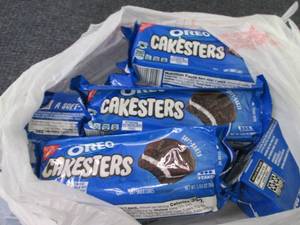 lot 404 image: 12- 3.03 oz Oreo Cakesters...