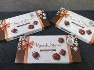 lot 425 image: 3- 9.4 oz Russell Stover Milk Choco...