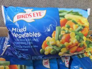 lot 480 image: Case of 12- 16 oz FROZEN Birds Eye ...