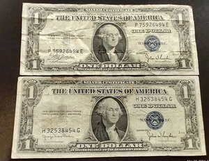 (2) 1935 Series Silver Certificate $1 Notes