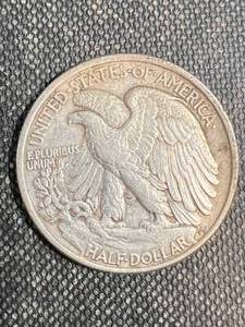 1943 US WALKING LIBERTY HALF DOLLAR