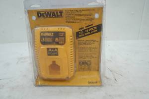 New Dewalt 1 Hour Compact car Charger