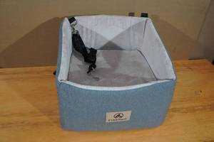 lot 98 image: Firepaw Car Dog Seat for Medium Dogs Up to 35lbs