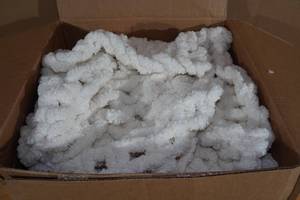 lot 107 image: Oversized Chunky Knitted Throw Blanket