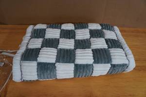 lot 145 image: Couch Non-Slip Pet Mat for Sofa 27x70