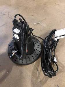 Everbilt 14 hp Submersible Pool Cover Pump Customer Returns See Pictures