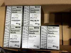 lot 128 image: Pro Advantage needles 27G x 1 12 in