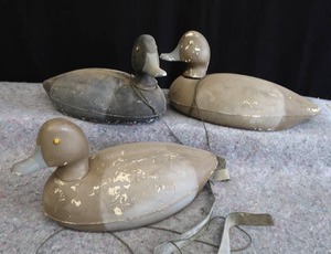 lot 55 image: 3 VINTAGE STYROFOAM DECOYS UNLIMITED DUCK DECOYS