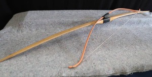 lot 56 image: VINTAGE BEN PEARSON RECURVE BOW
