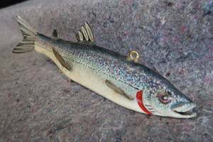 lot 60 image: 12 FISHING DECOY