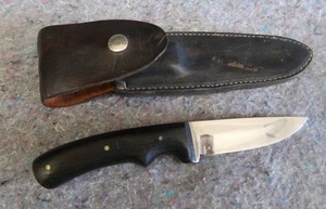 lot 70 image: KNIFE WITH SHEATH