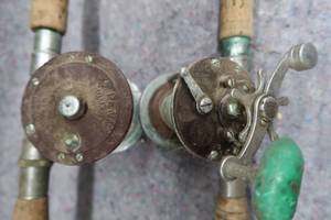 lot 91 image: VINTAGE PENNS AND HEAVY DUTY UNMARKED RODS.