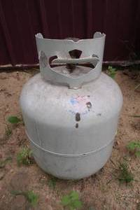 lot 104 image: SMALL PROPANE TANK (FULL)