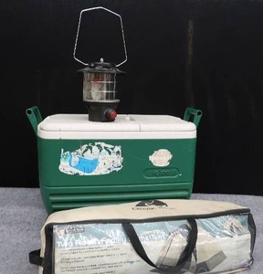 lot 109 image: PROPANE LANTERN HEAD  2 ROOM FAMILY DOME TENT  LG IGLOO COOLER