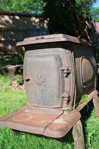 lot 125 image: VINTAGE WOOD STOVE