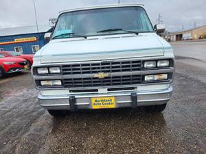 lot 8 image: 1992 Chevrolet G-Series G20 Van