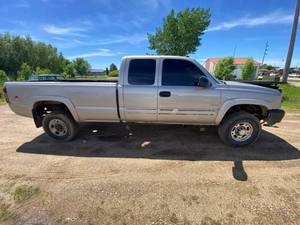 lot 4 image: 2004 Chevrolet Silverado 2500 HD Extended Cab LS Pickup 4D 6 12 ft