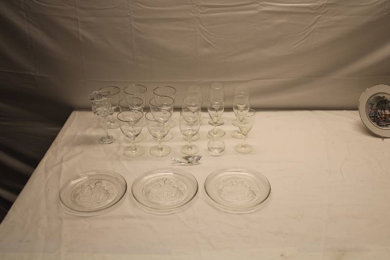 lot 151 image: Assorted Glass