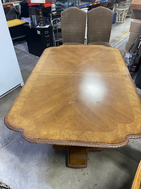 lot 3A-161 image: Beautiful Dining Room Set with 6 Chairs