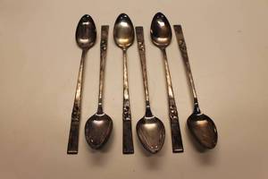 lot 8 image: 6 Vintage Tea Spoons in Original Box