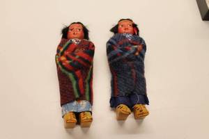 lot 11 image: Set of 2 Native American Figurines