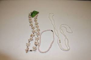 lot 29 image: Lot of 3 Assorted Shell Necklaces