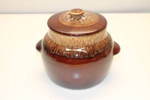 lot 31 image: Kathy Kale Bean Pot