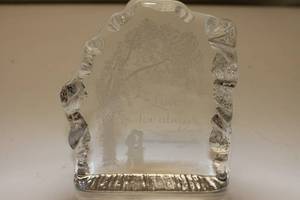 lot 34 image: Love is Always Full Lead Crystal 1977 Collectible