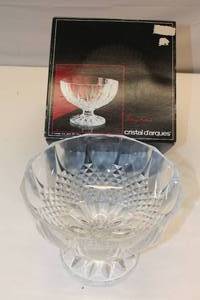 lot 54 image: Longchamp Cristal dArqu France Coup Sur Pied (Footed Bowl)